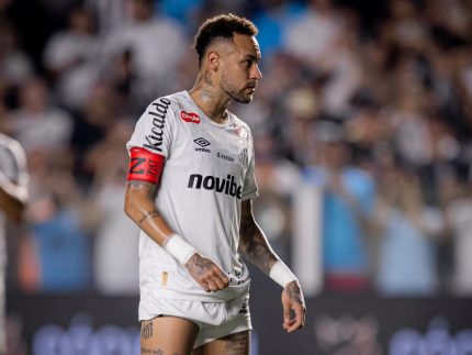 Polêmica na substituição: Neymar é obrigado a sair do jogo por erro de arbitragem