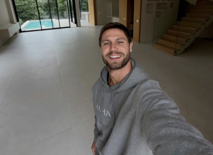 Jonas Sulzbach conclui mansão iniciada durante noivado com Mari Gonzalez