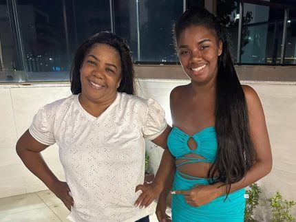 Raquel Brito e mãe dispensam avião e encaram 12 horas de ônibus para ver luta de Davi - Portal Leo Dias